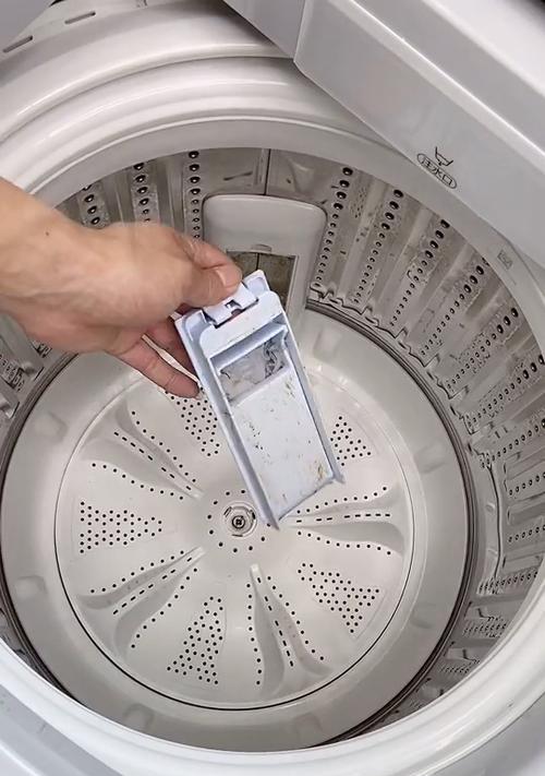 洗衣机取出硬币还漏水的解决方法（遇到洗衣机取出硬币后漏水如何应对）