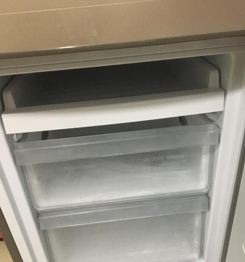 海尔冰箱漏水问题解决指南（冰箱底部出现漏水的原因及处理方法）