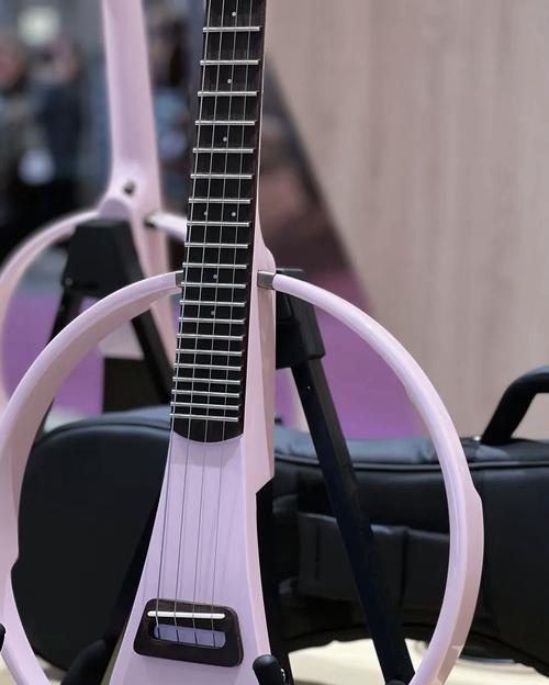 欧美声v215音响低音表现如何？是否满足音乐爱好者需求？